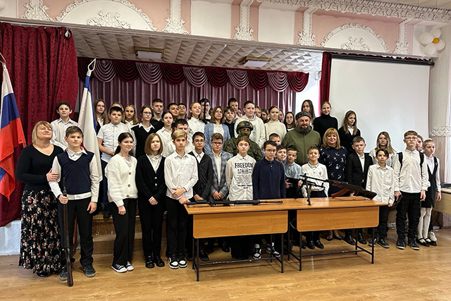 В Симферополе прошла встреча черноморцев КШБ «Таврида» со школьниками