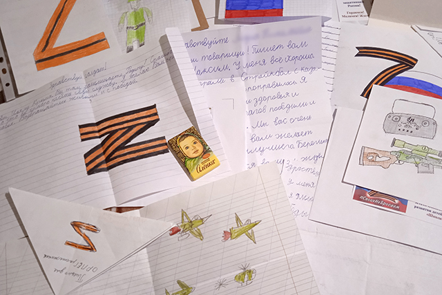 Письма, согревающие душу. Кадеты «Школы джур» пишут письма бойцам в зоне СВО