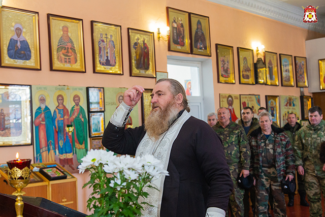 Атаман Черноморского казачьего войска Антон Сироткин поздравил протоиерея Игоря Лесика с юбилеем