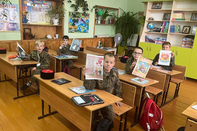 Казачата Ароматновской школы поздравили с Днем пожилого человека