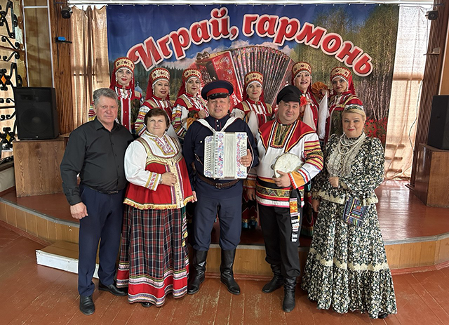 «Играй, гармонь любимая, на Сампурской земле!»