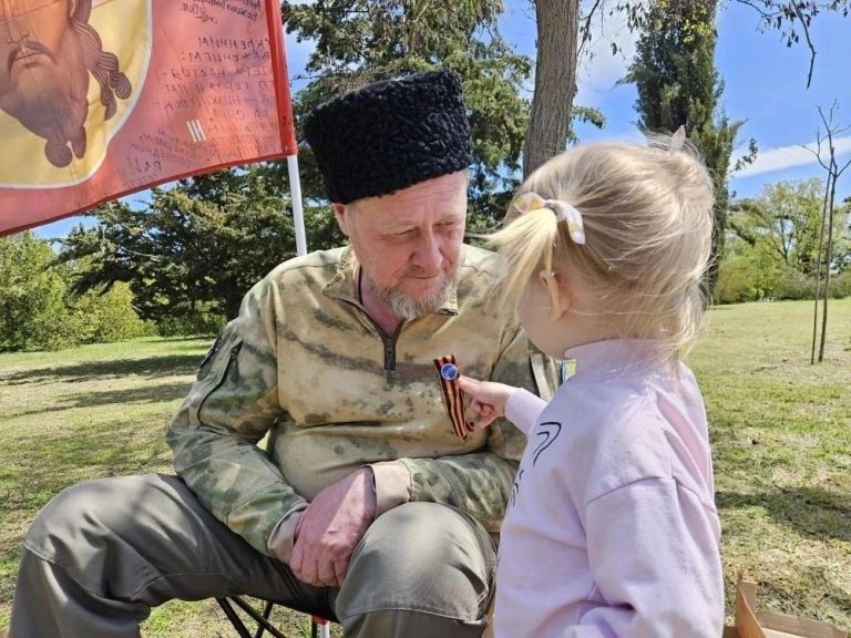 Спасибо деду за Победу: казаки Севастополя отметили День Великой Победы