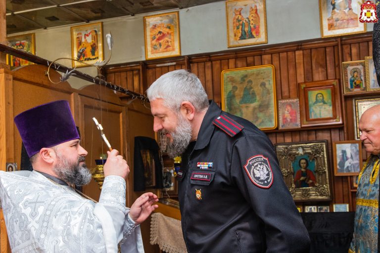 Поздравление врио Атамана Черноморского казачьего войска Антона Сироткина с престольным праздником храма — Донской иконы Божией Матери