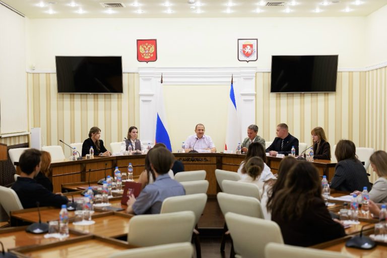Рабочее заседание Молодежного Правительства РК с заместителем Председателя Совета министров РК Альбертом Куршутовым